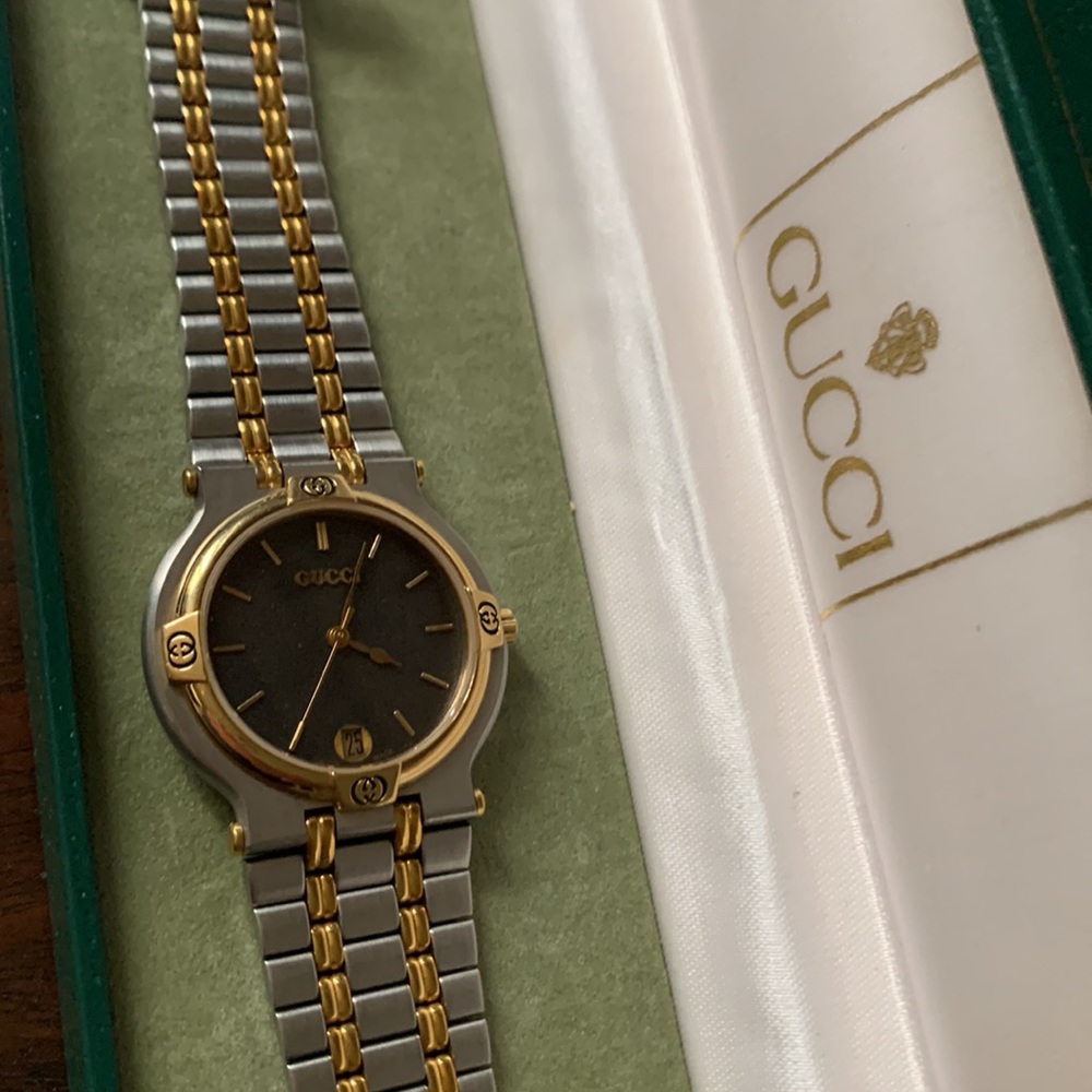 Gorgeous vintage Gucci watch. Feels like butter when on wrist! Make offer! - Picture 2 of 11